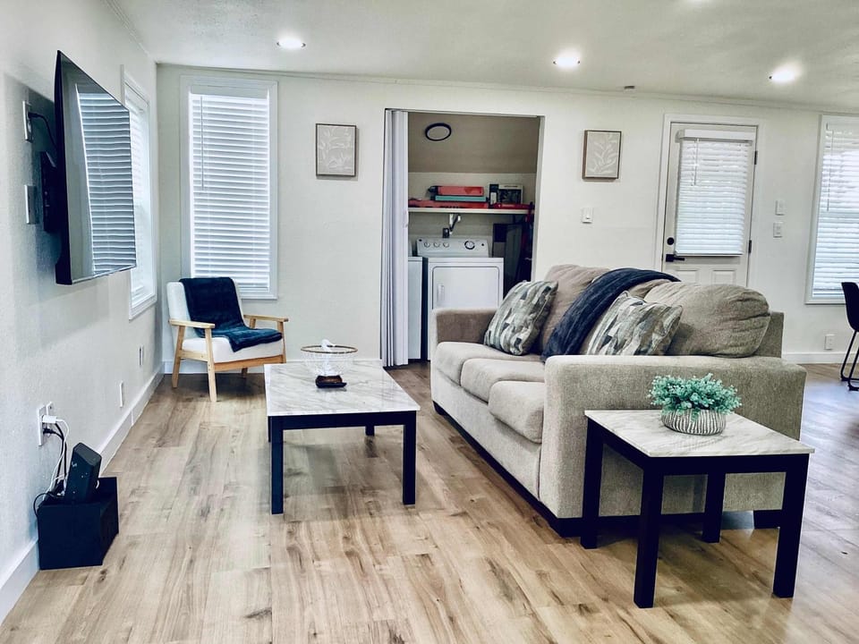 Boardwalk Bungalow 1 For 6 House in League City