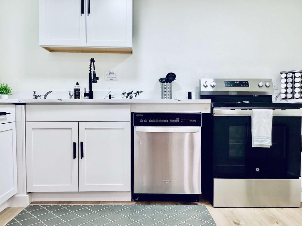 Boardwalk Bungalow 1 For 6 House in League City