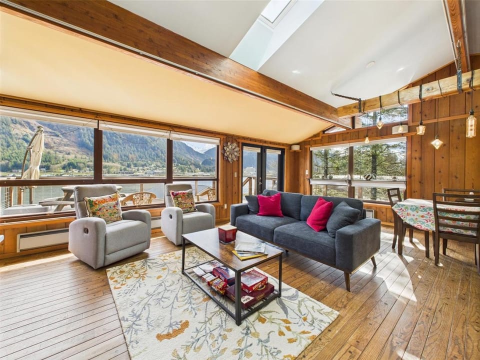 Juneaus Ultimate Gathering Place 7BR, Ocean Views House in Juneau