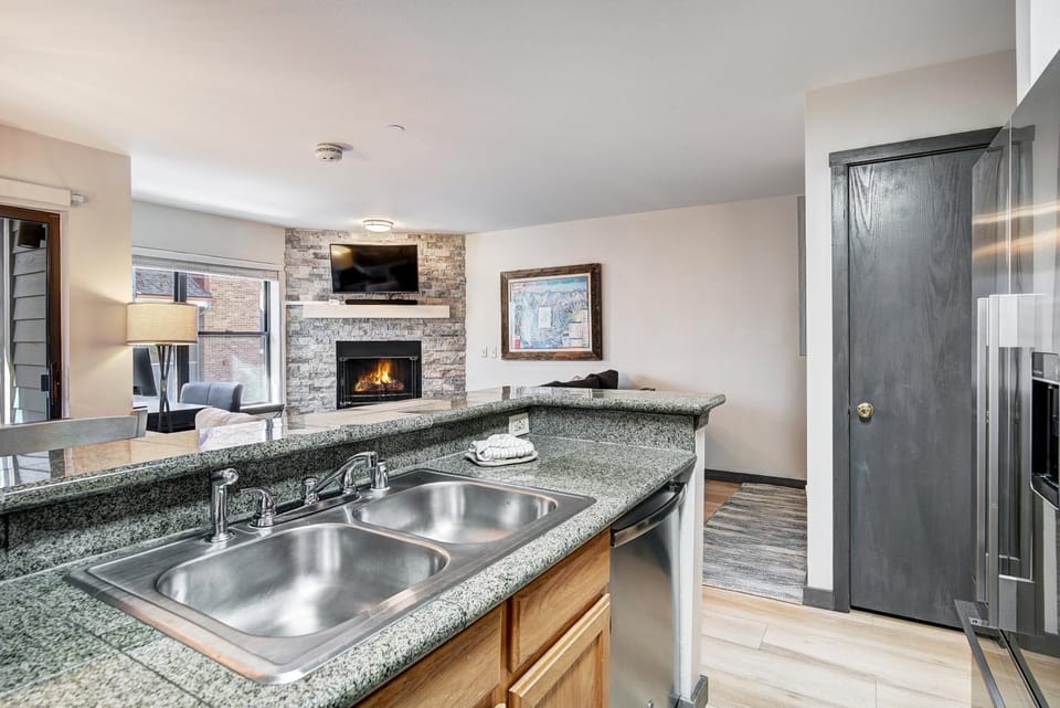 Steps to Mountain & Main St- 1 Bedroom Apartment in Breckenridge