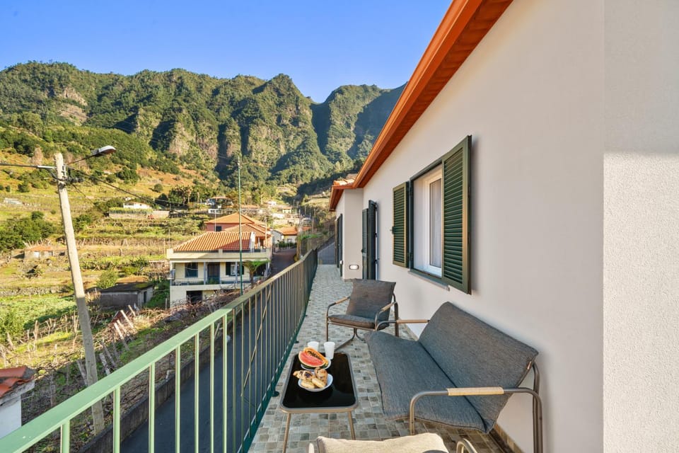 Casa Refúgio M House in Madeira District