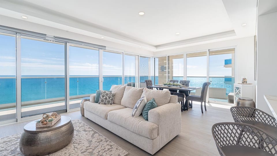 View (from property/room), Balcony/Terrace, Living room, Seating area, Sea view