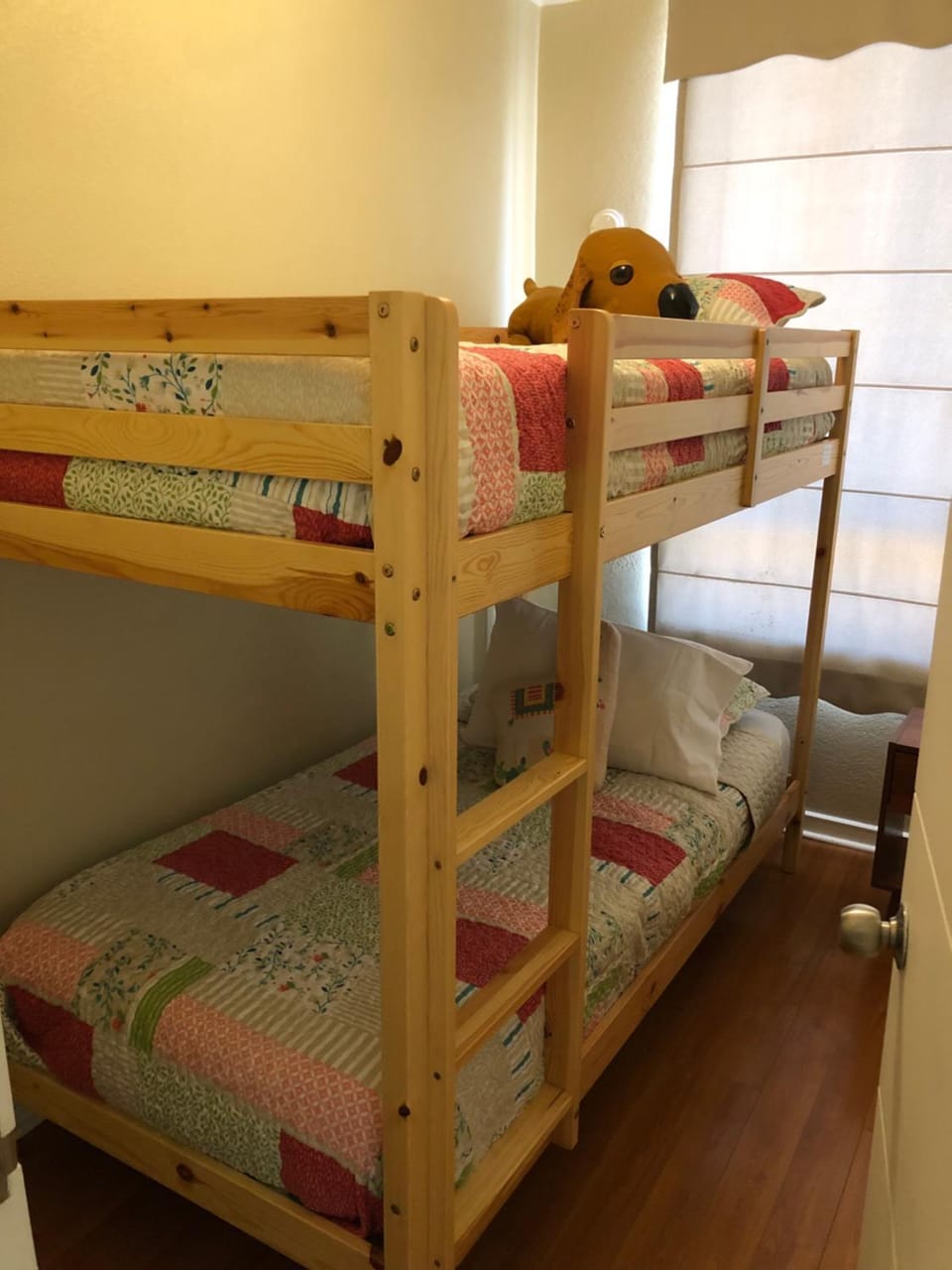 Bedroom, bunk bed