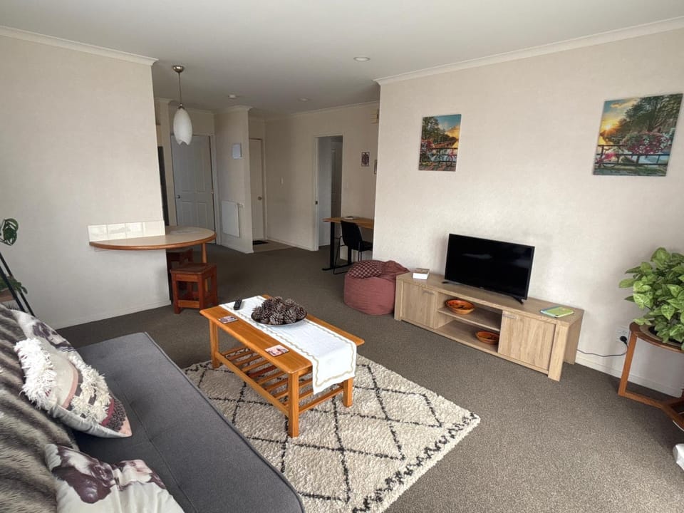 Sunsets over Unsworth Apartment in Auckland