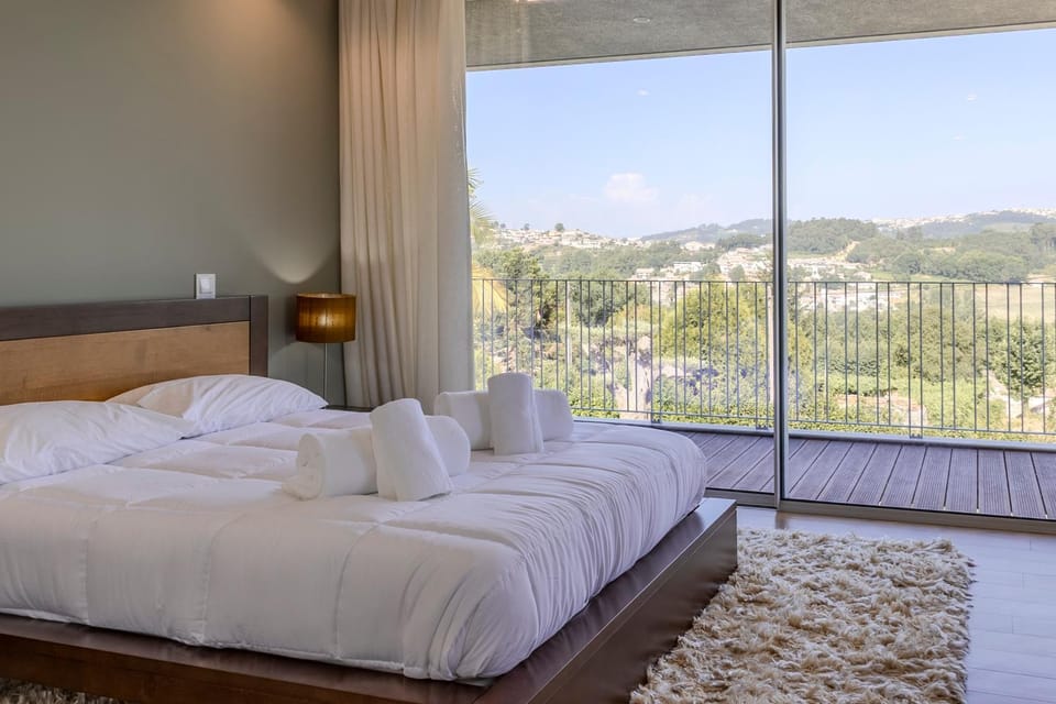 Bed, Natural landscape, Photo of the whole room, Bedroom, Mountain view