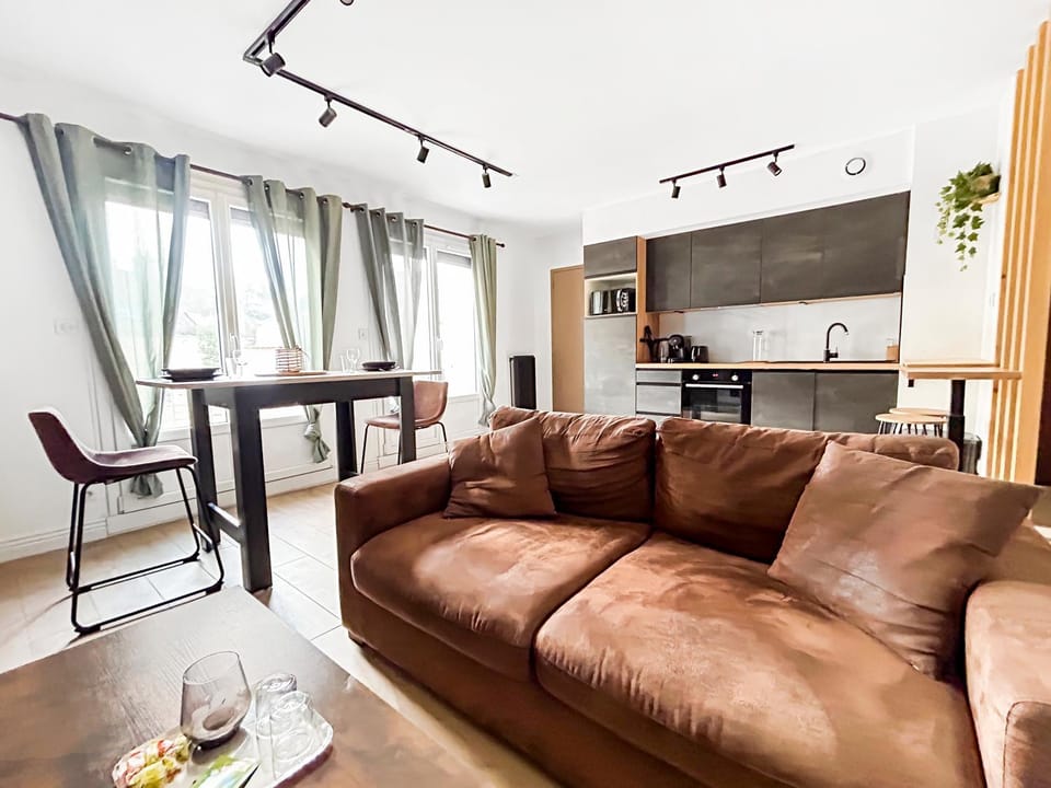 La Clairière, Appartement avec Balcon et Parking Apartment in Bourges