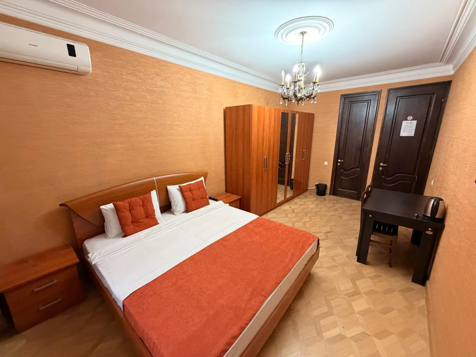 Bed, TV and multimedia, Bedroom, wardrobe, air conditioner