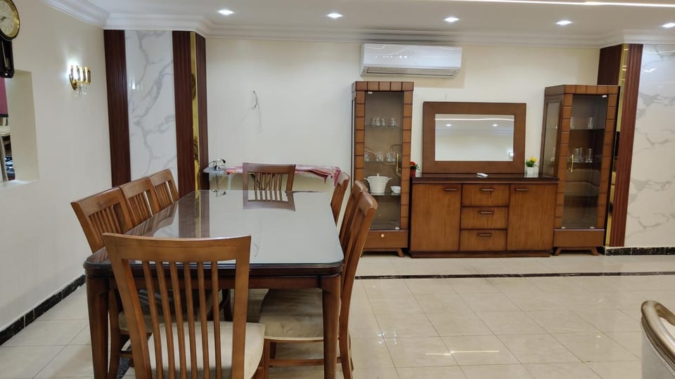 شارع الموسيقار علي اسماعيل بالدقي Apartment in Egypt