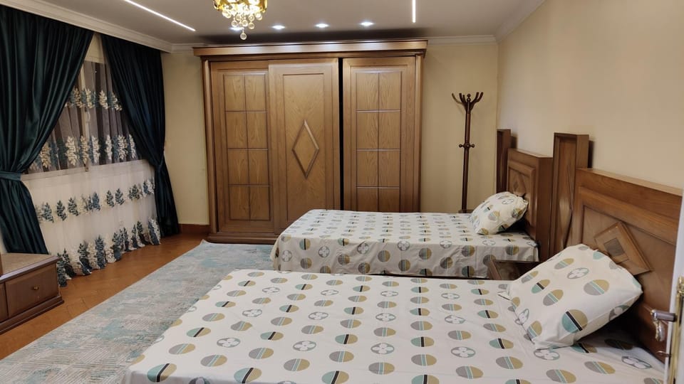 شارع الموسيقار علي اسماعيل بالدقي Apartment in Egypt