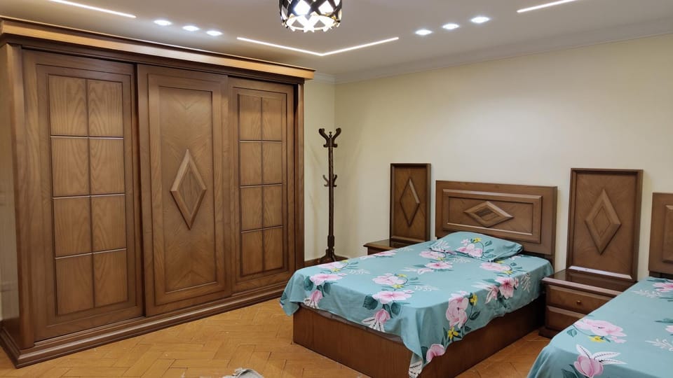شارع الموسيقار علي اسماعيل بالدقي Apartment in Egypt