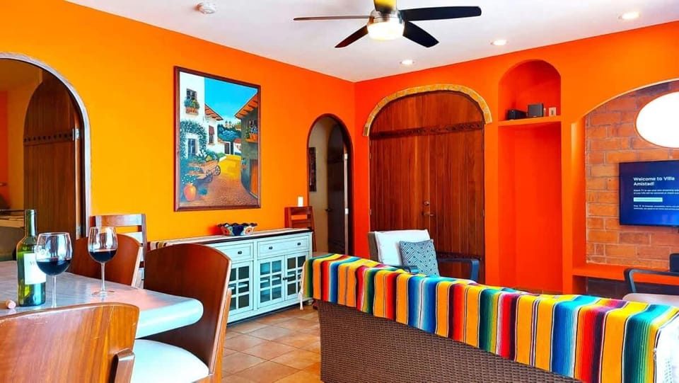 TV and multimedia, Living room, Seating area, Dining area