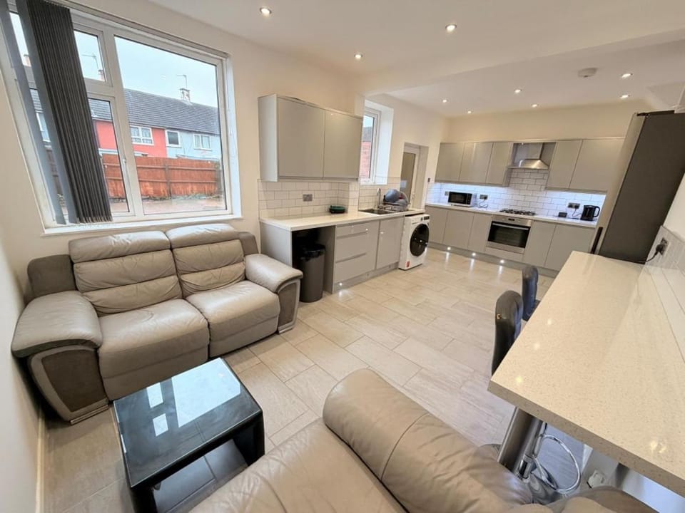 Precious House 4 Vacation rental in Leicester