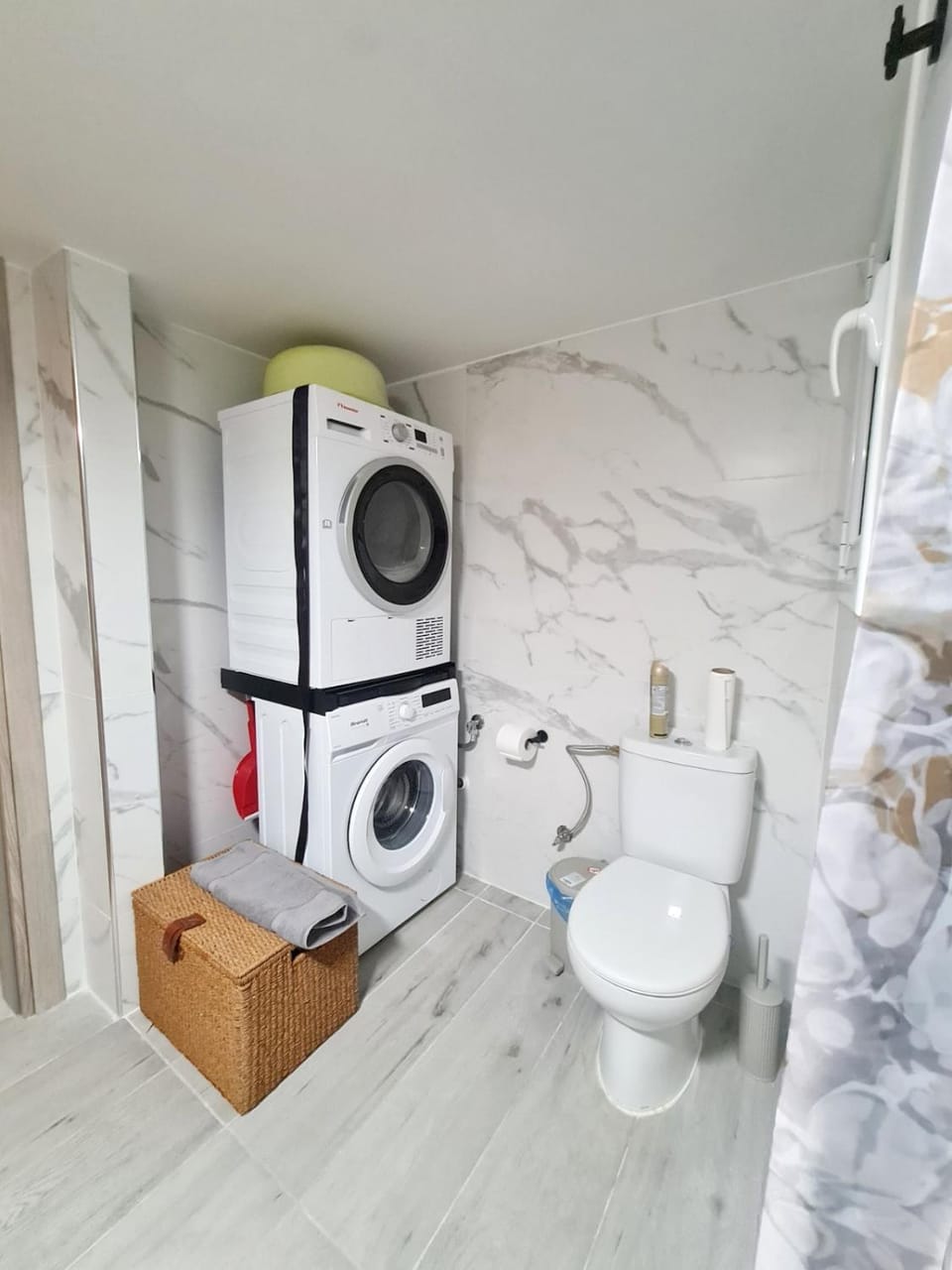 Toilet, Bathroom, washing machine, dryer