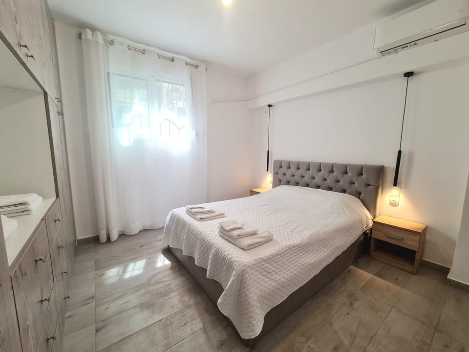 Bed, Bedroom, internet, towels, wardrobe, air conditioner