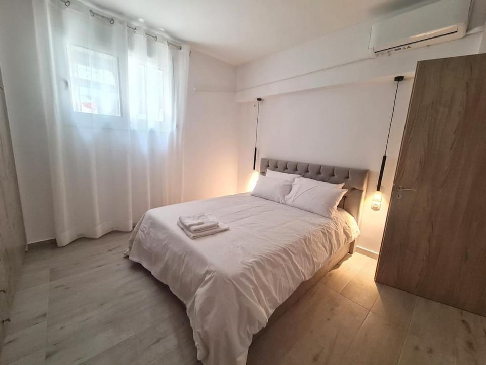 Bed, Bedroom, towels, wardrobe, air conditioner