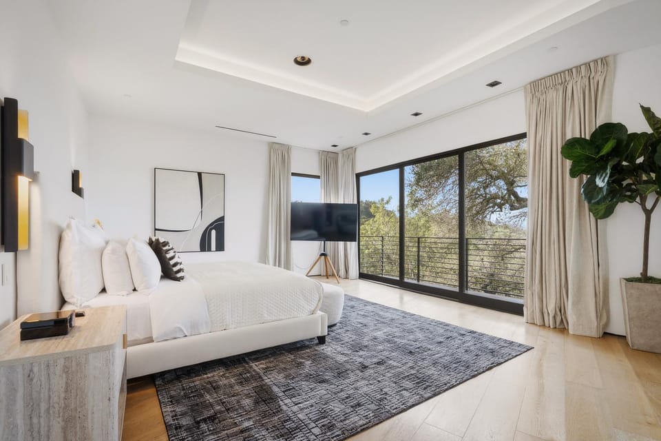 TV and multimedia, Photo of the whole room, Bedroom