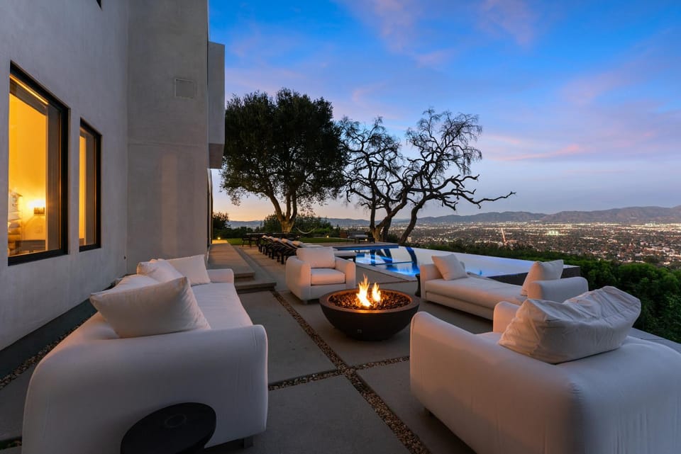 Mulholland Edition Villa in Studio City