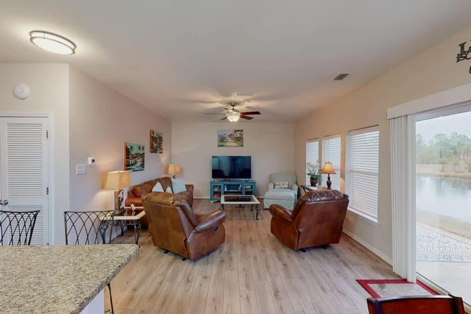 Short Walk to Beach Romar Lakes 3 bedroom sleeps 6 House in Orange Beach
