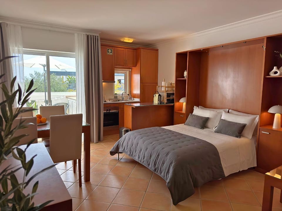 Bed, Balcony/Terrace, Kitchen or kitchenette, Dining area