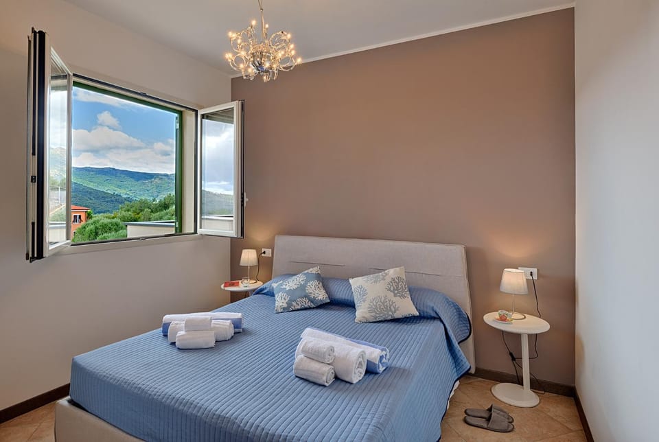 Bed, Natural landscape, Photo of the whole room, Bedroom, Mountain view, towels