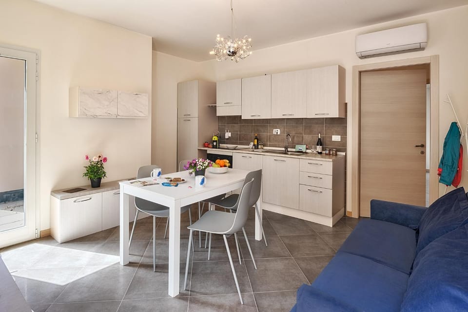 Kitchen or kitchenette, Seating area, dishwasher, oven, kitchen, air conditioner