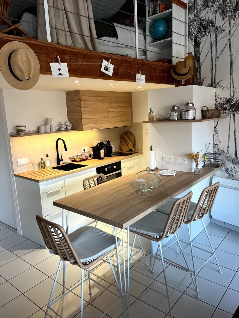 Kitchen or kitchenette