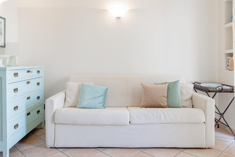 Bed, Living room, Seating area