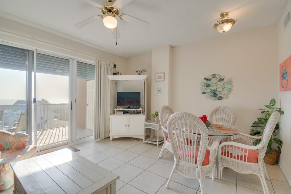 Ocean View, Walk to Beach: Gulf Shores Condo House in Alabama
