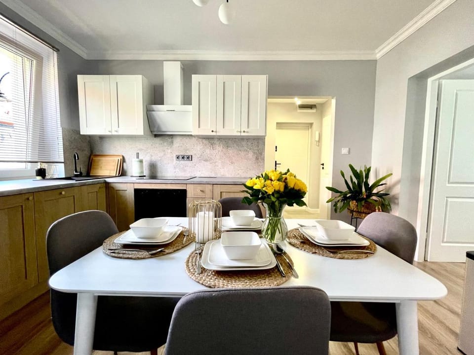 Kitchen or kitchenette, Dining area, pet friendly, stove