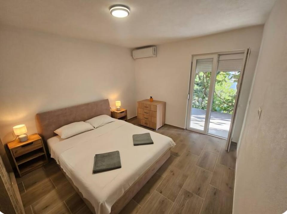 Apartment Under the Palm Tree Apartment in Budva