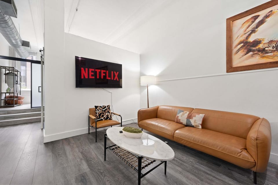 Central Downtown Apt Sleeps 8 & Enjoy Gaslamp Apartment in Gaslamp Quarter