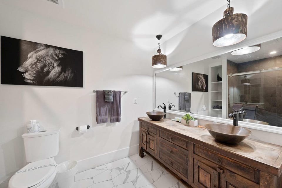 Woolworth Loft -Downtown Apt Sleeps 8 Near Gaslamp Apartment in Gaslamp Quarter