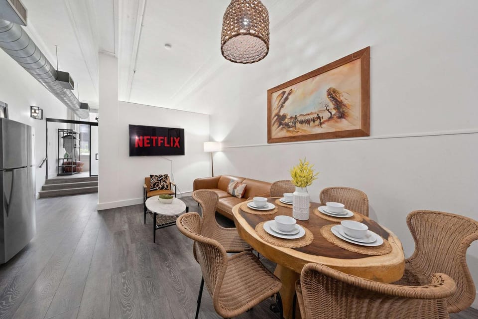 Central Downtown Apt Sleeps 8 & Enjoy Gaslamp Apartment in Gaslamp Quarter