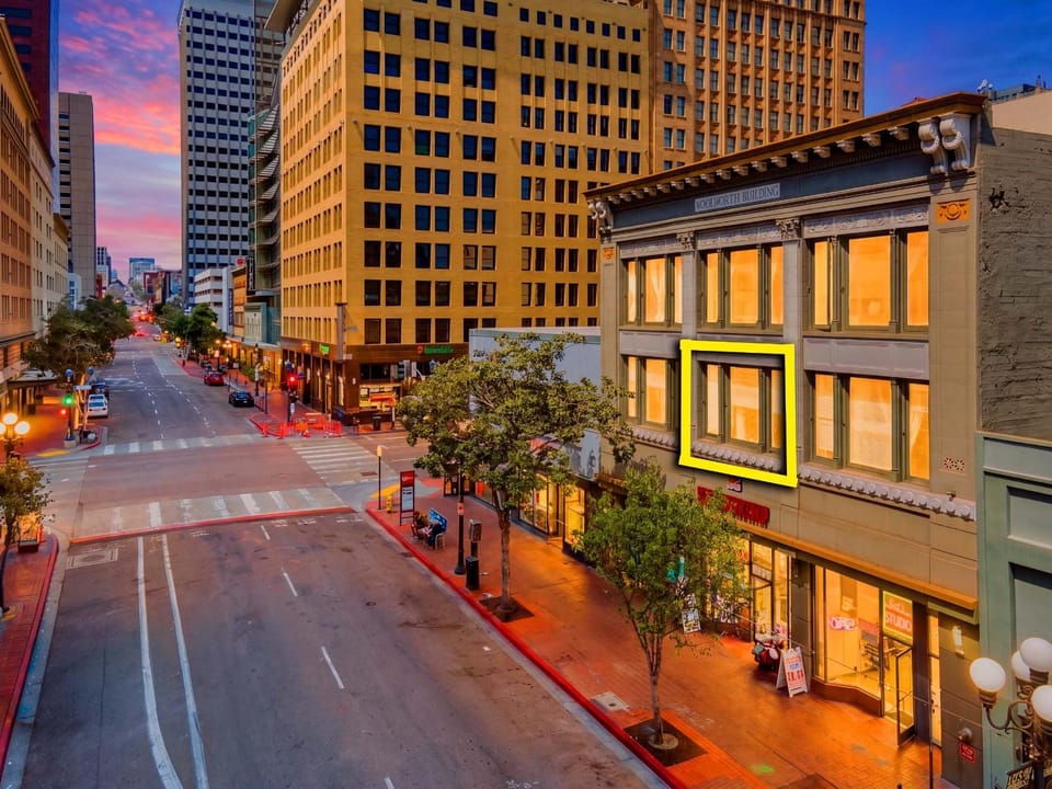 Woolworth Loft -Downtown Apt Sleeps 8 Near Gaslamp Apartment in Gaslamp Quarter