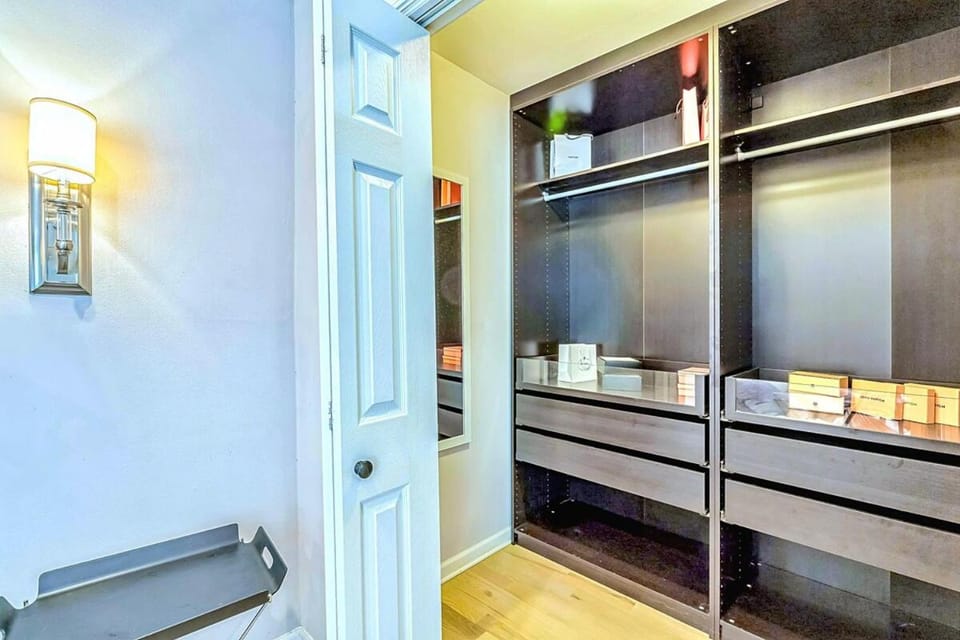 Executive Condo in Buckhead Apartment in North Druid Hills