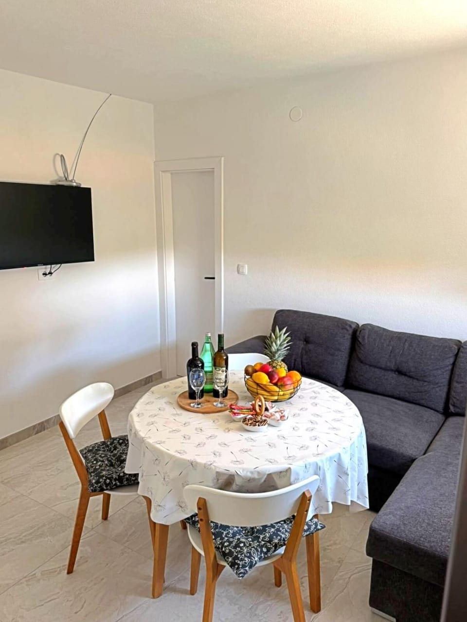 TV and multimedia, Living room, Seating area