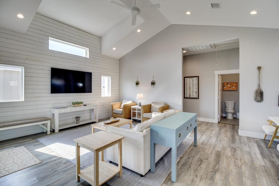 Easy Beach Access! Port A Oasis w/ Private Pool House in Port Aransas
