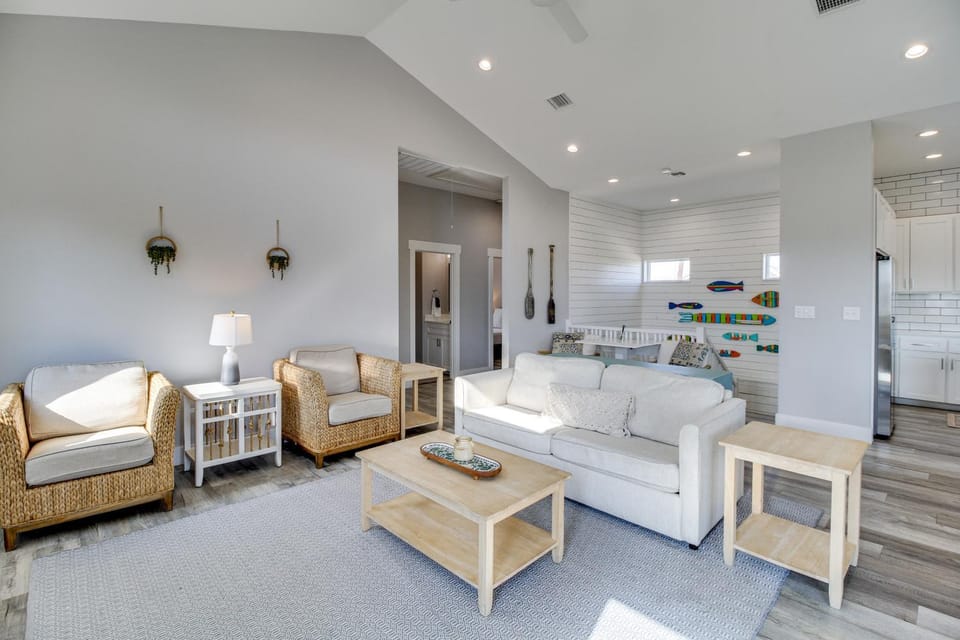 Easy Beach Access! Port A Oasis w/ Private Pool House in Port Aransas