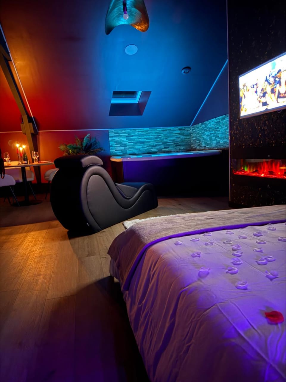 Interdite Suite Love avec Spa Privatif Apartment in Fougères