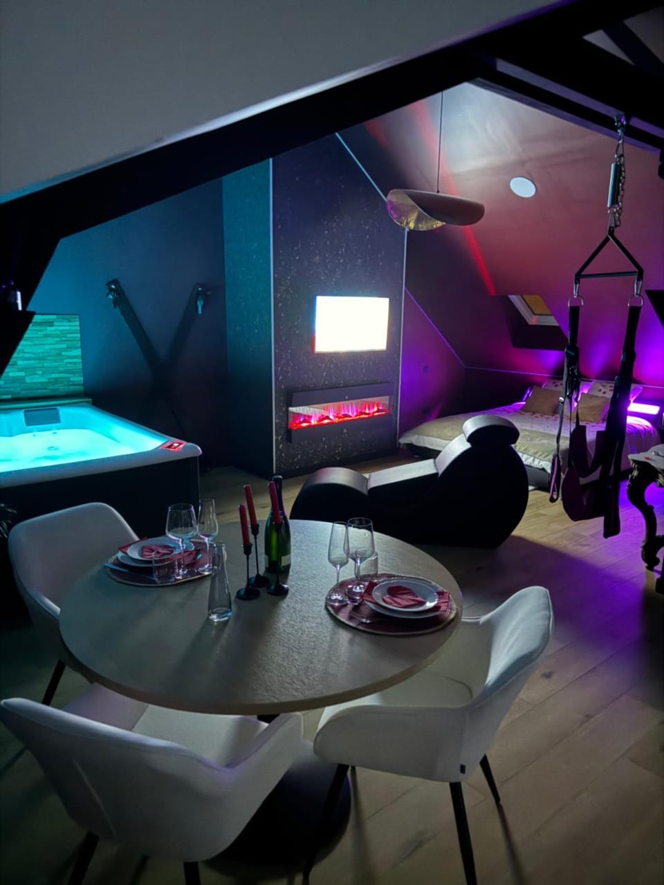 Interdite Suite Love avec Spa Privatif Apartment in Fougères