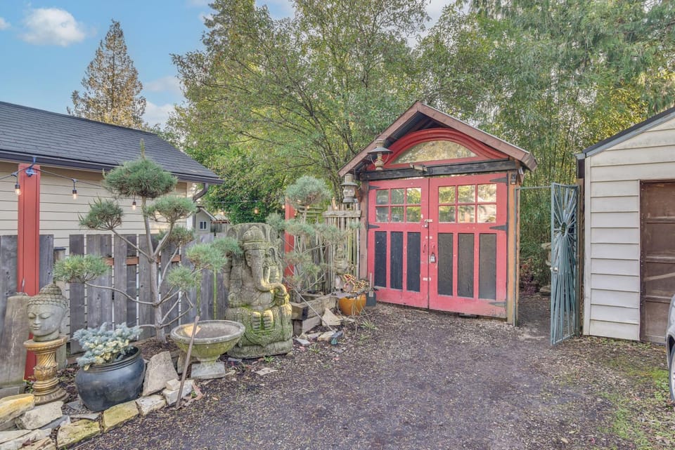 Eclectic Loft-Style Cottage: 6 Mi to Downtown PDX! House in Portland