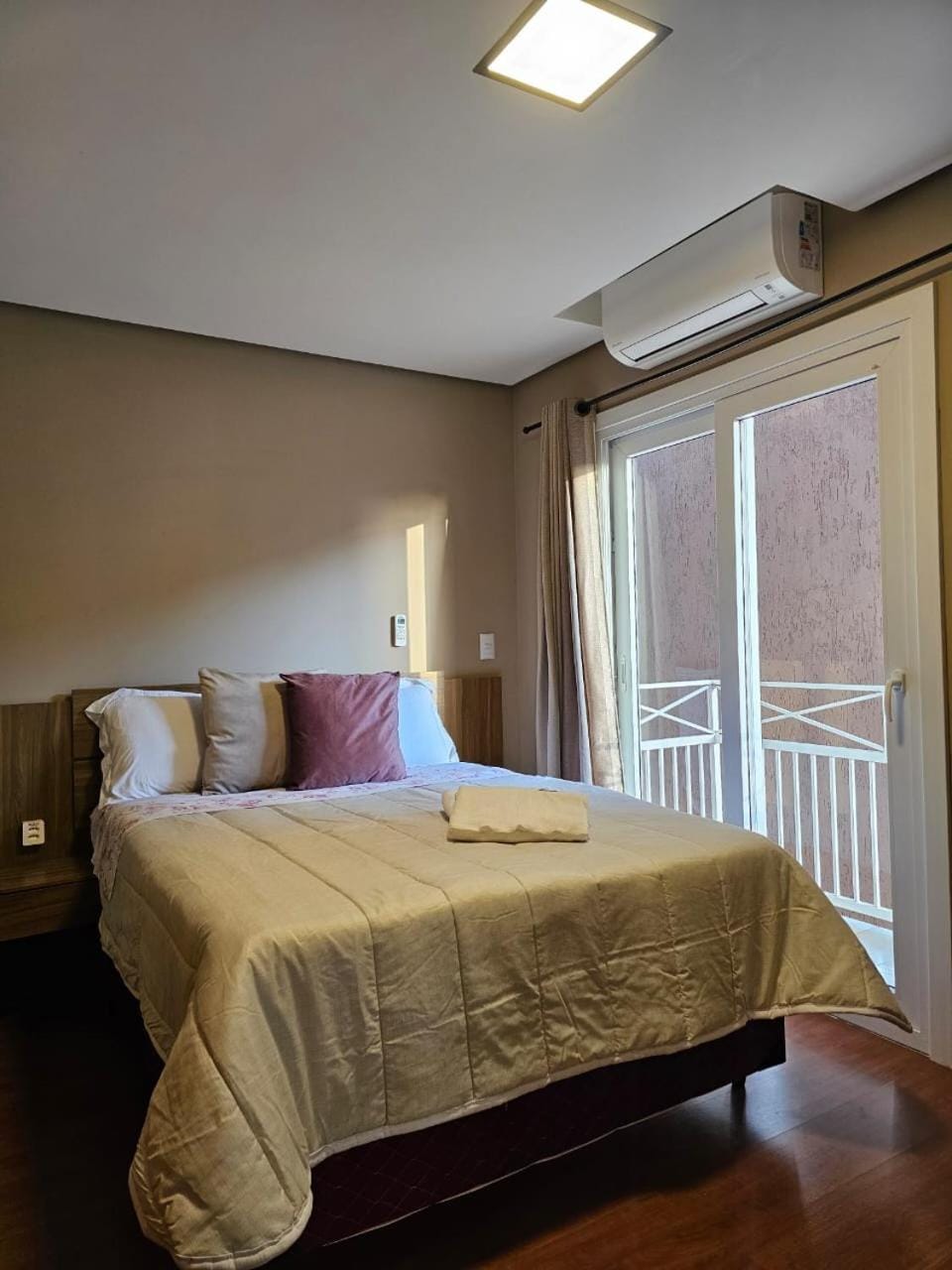 Bed, Bedroom, locker, wardrobe, air conditioner