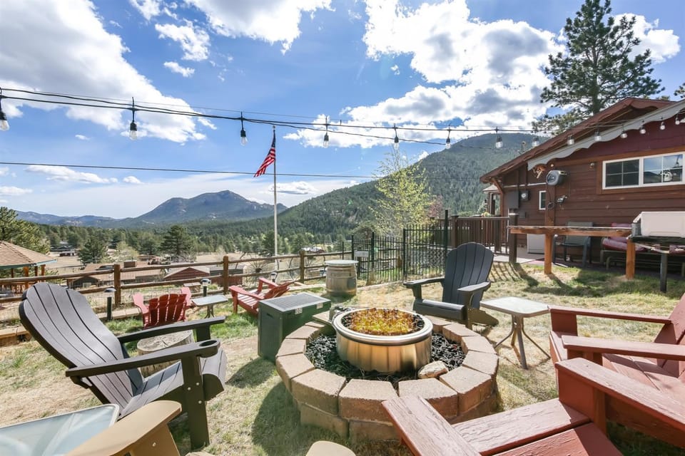 Patio, Natural landscape, Evening entertainment, Mountain view