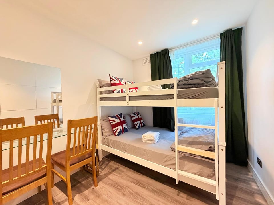 15 minute tube to Oxford street Apartment in London Borough of Ealing