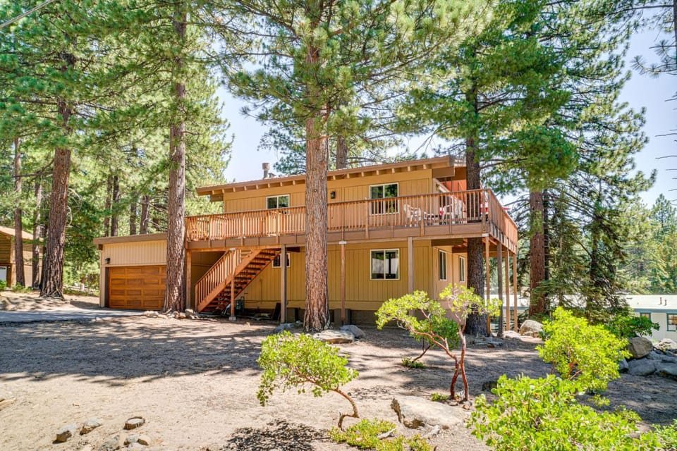 Walk to Lake Tahoe Family Retreat with Deck! House in Incline Village