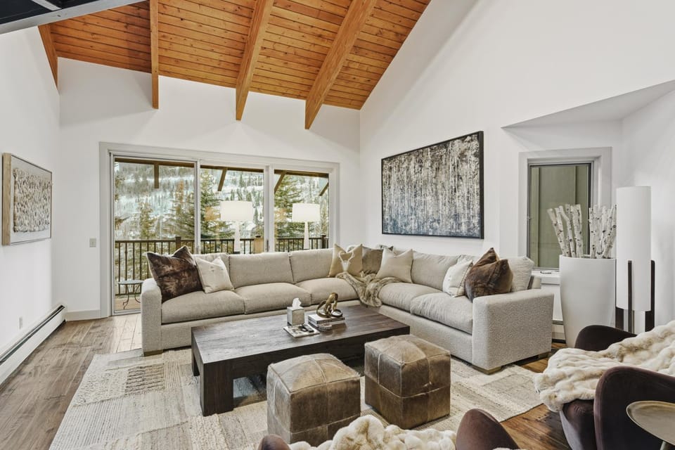 Tranquil Renovated Home, Perfect for Ski & Summer Adventures! 5 Bedrooms, Private Patio and Hot Tub, Sleeps 12 House in Park City