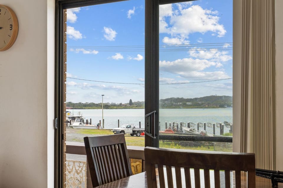 View (from property/room), Balcony/Terrace, Seating area, Lake view