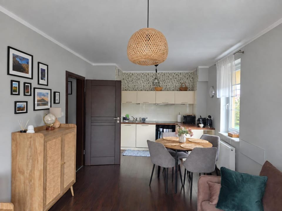 Communal lounge/ TV room, Kitchen or kitchenette, Living room