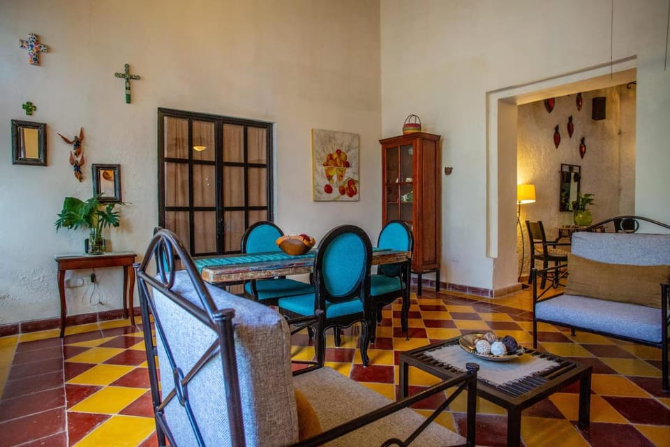 Seating area, Dining area