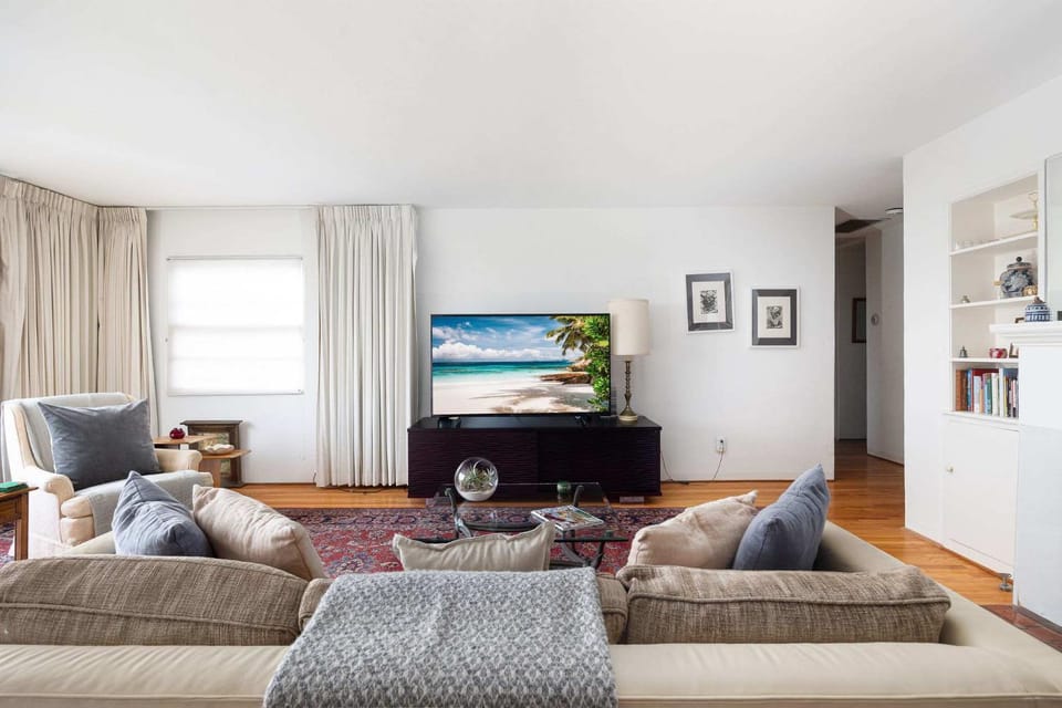 Water & Downtown Views Close to beach Villa House in Sunset Cliffs